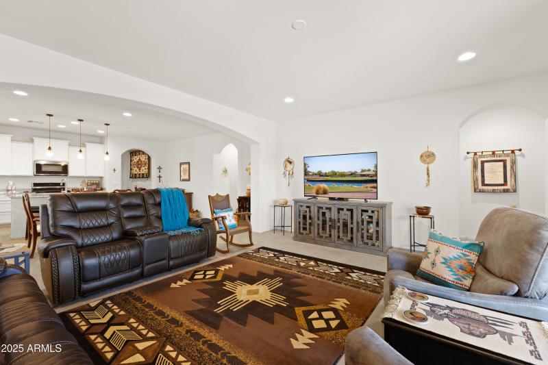 3655 N Astoria Dr-18