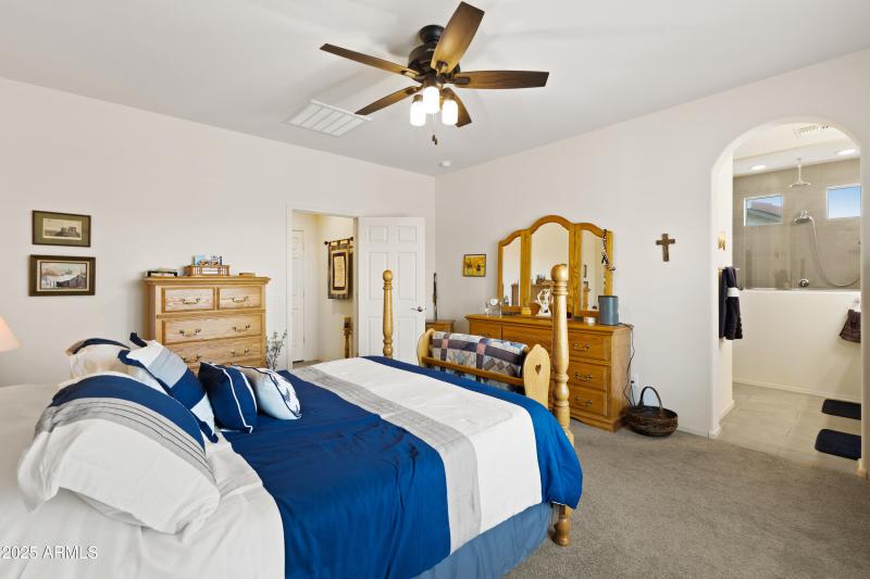 3655 N Astoria Dr-23