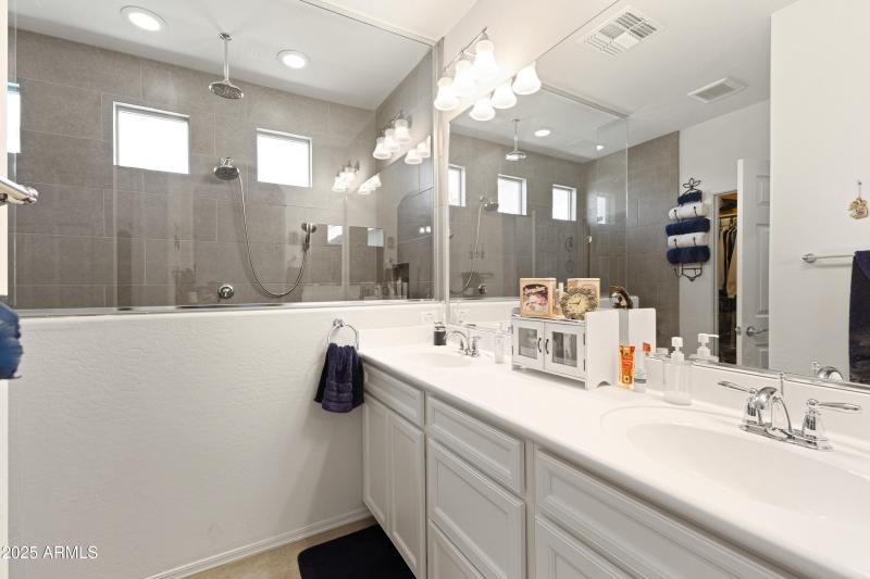 3655 N Astoria Dr-24