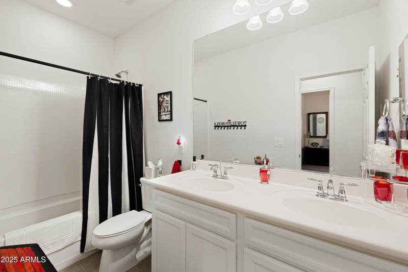 3655 N Astoria Dr-29