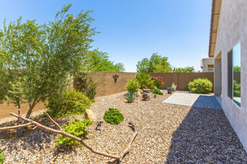 3655 N Astoria Dr-38