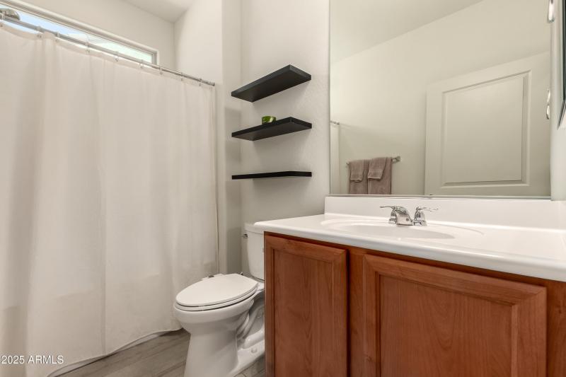 Guest Bathroom Tub/Shower Combo