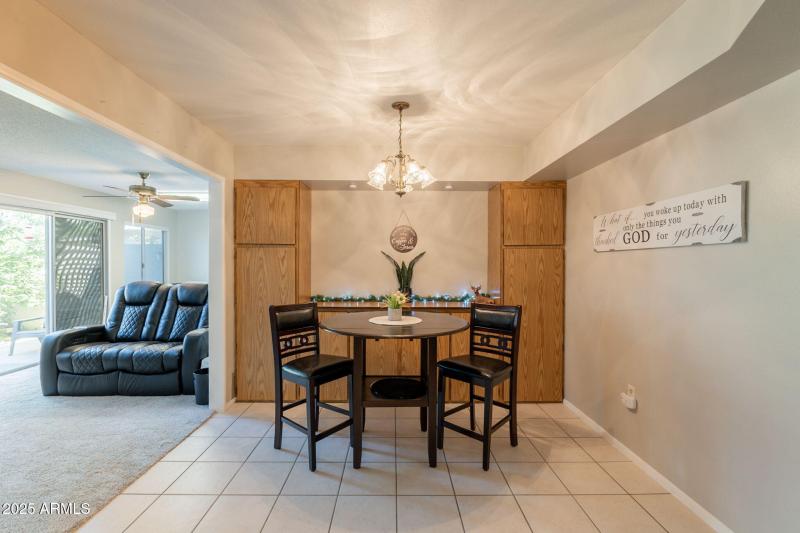 Dining to Lanai_Forrester