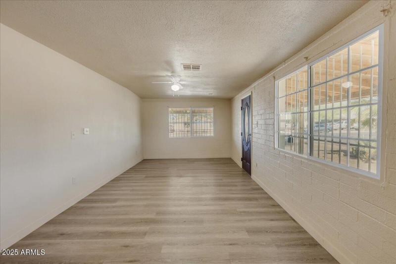 01-6447_W_Piccadilly_Rd1