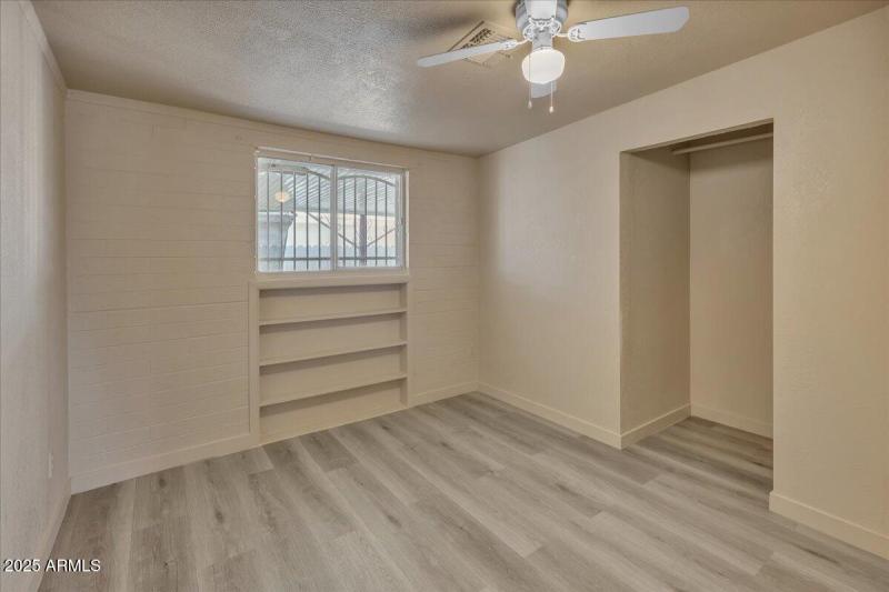 05-6447_W_Piccadilly_Rd5