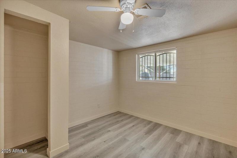 06-6447_W_Piccadilly_Rd6