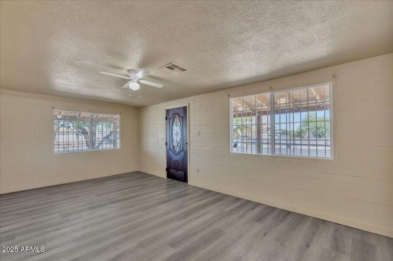 12-6447_W_Piccadilly_Rd12