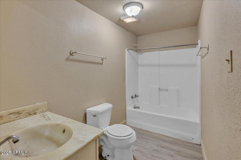 17-6447_W_Piccadilly_Rd17