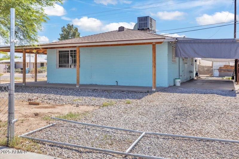 23-6447_W_Piccadilly_Rd23