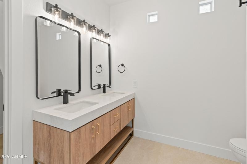 3221 N 37th St #26-18