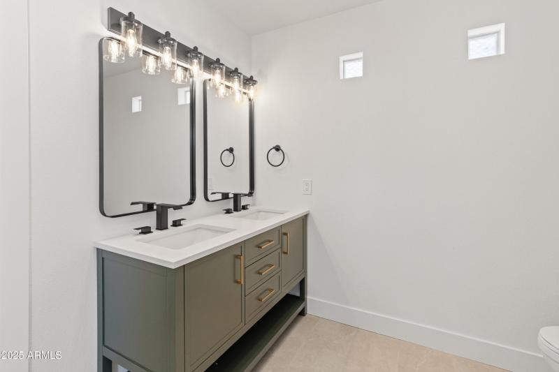 3221 N 37th St #26-25