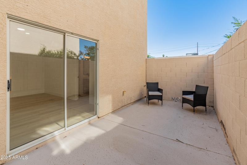 3221 N 37th St #26-32