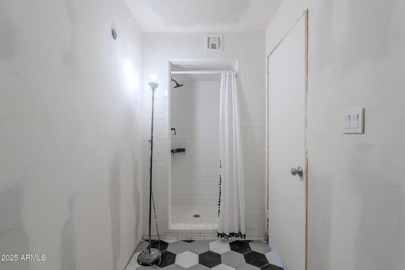 25-web-or-mls-Hobson Plaza-25