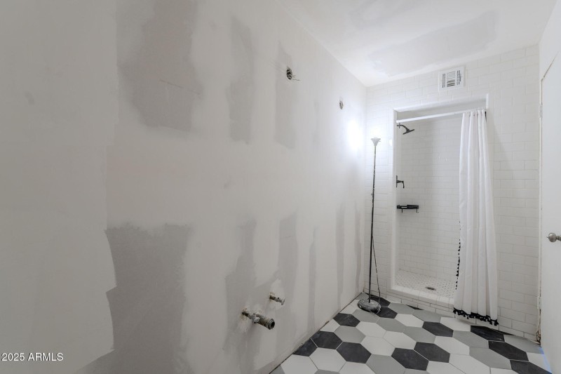 27-web-or-mls-Hobson Plaza-27