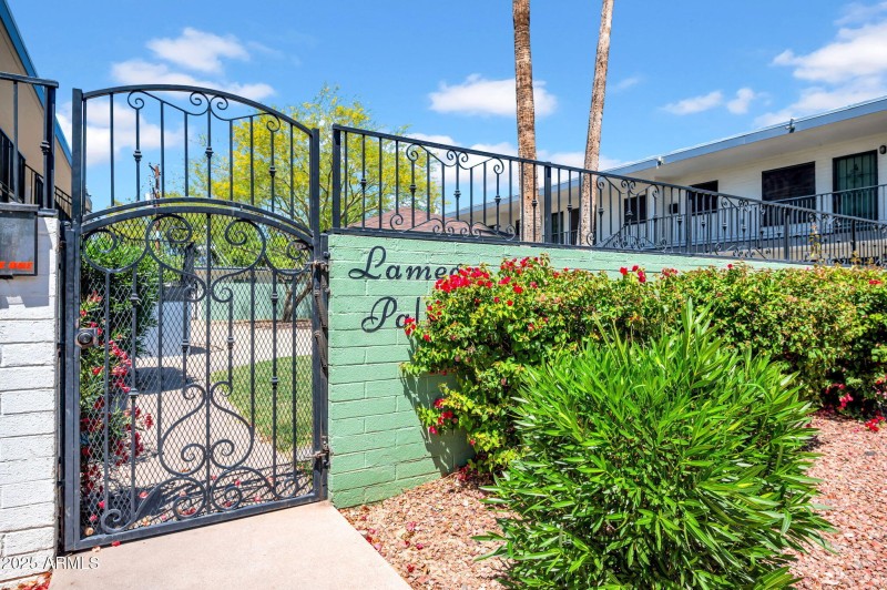 4-web-or-mls-1942 W Berridge Ln-1