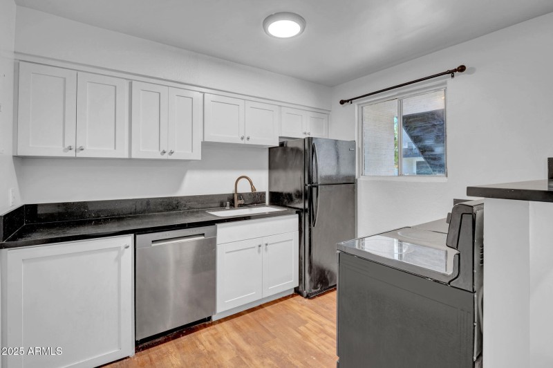 9-web-or-mls-1942 W Berridge Ln-9 NEW