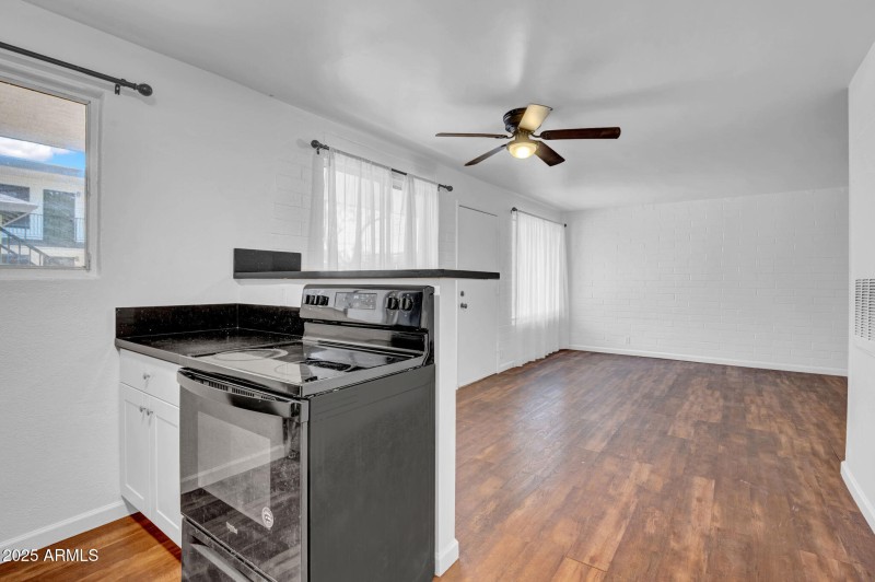 10-web-or-mls-1942 W Berridge Ln-10 NEW