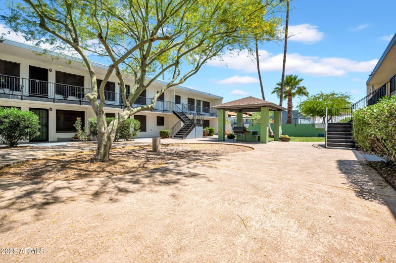 16-web-or-mls-1942 W Berridge Ln-16