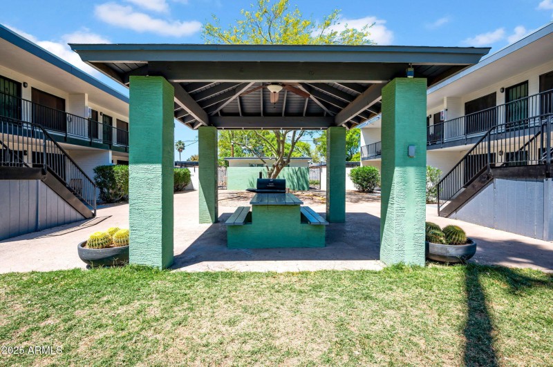 18-web-or-mls-1942 W Berridge Ln-18