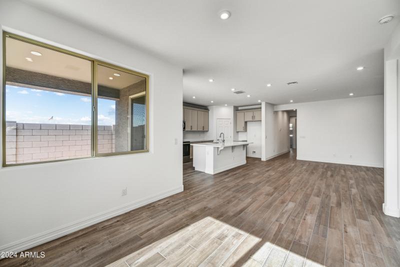 11-Dining to Kitchen