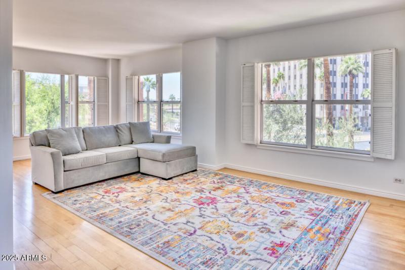 2201 N CentralLOW_Andrew Pielage-1