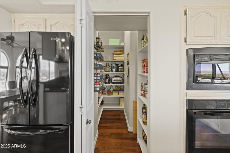 KITCHEN PANTRY
