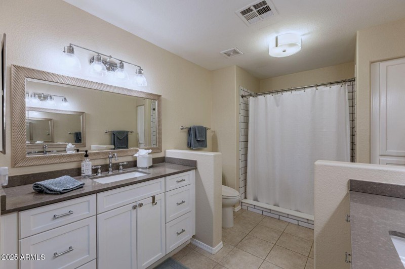 master-bath-vanity-east