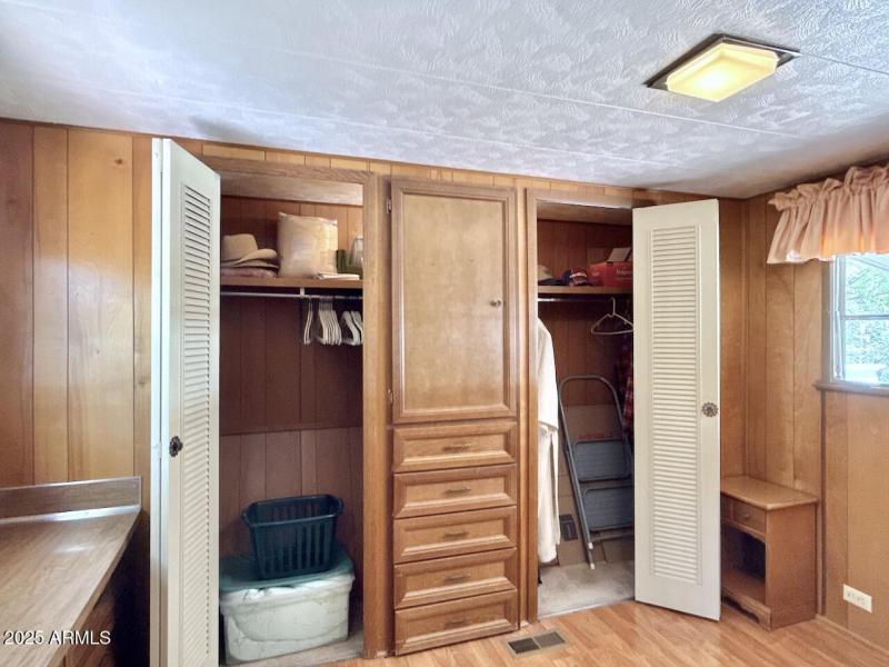 33 Primary Bedroom Closet