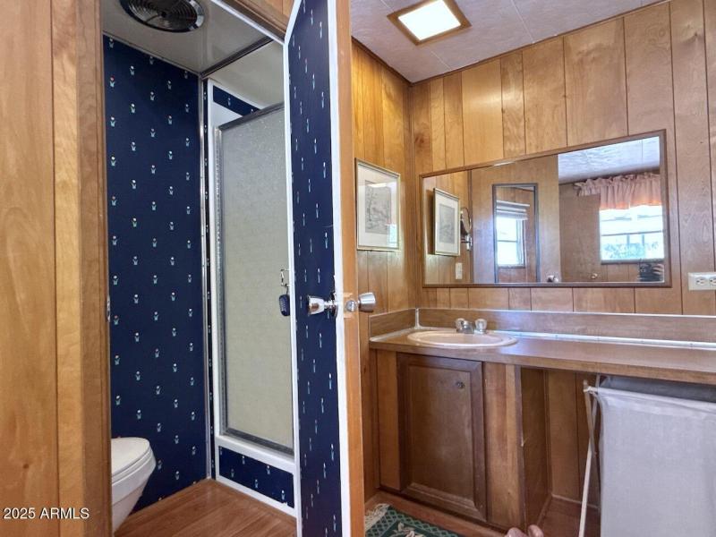 34 Primary Shower-Vanity sink