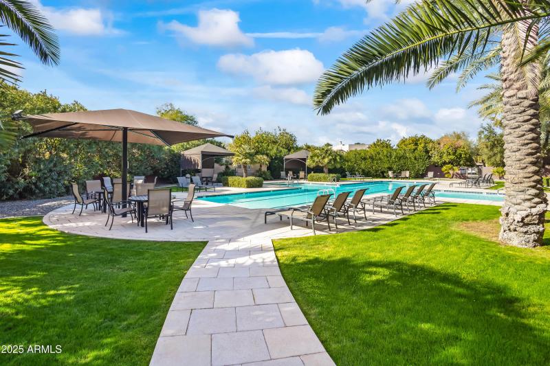 ESTATE CLUB- COMM. POOL & SPA