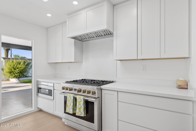 14-web-or-mls-342-e-orangewood-ave