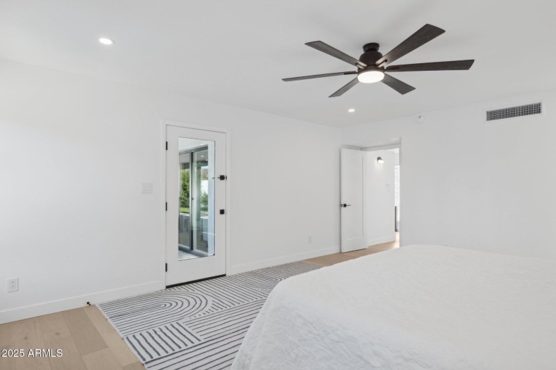 17-web-or-mls-342-e-orangewood-ave