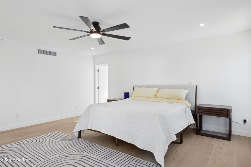 18-web-or-mls-342-e-orangewood-ave