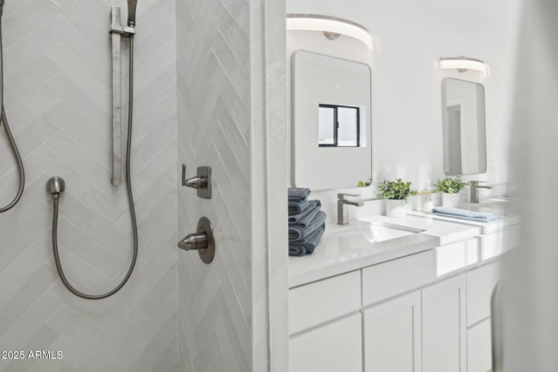 20-web-or-mls-342-e-orangewood-ave