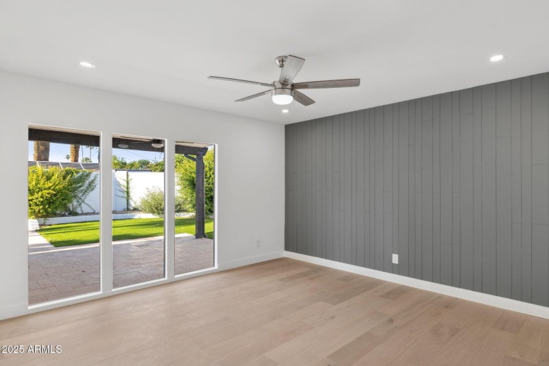 24-web-or-mls-342-e-orangewood-ave