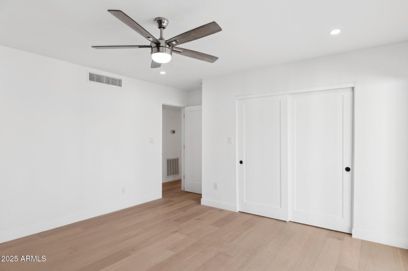 25-web-or-mls-342-e-orangewood-ave