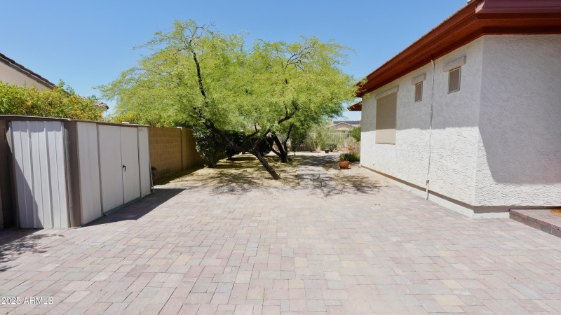 Large side yard