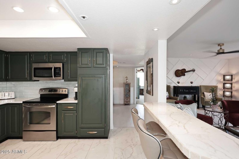 Kitchen-Breakfast-Bar