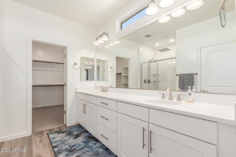 Elegant Master Bathrm