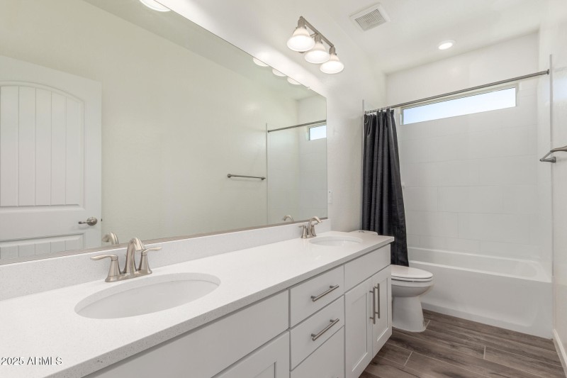 Upstairs Hall Bathrm