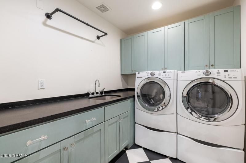 3308 N 51st St Phoenix - 295