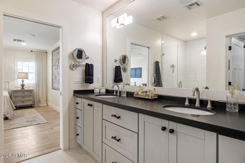 3308 N 51st St Phoenix - 367