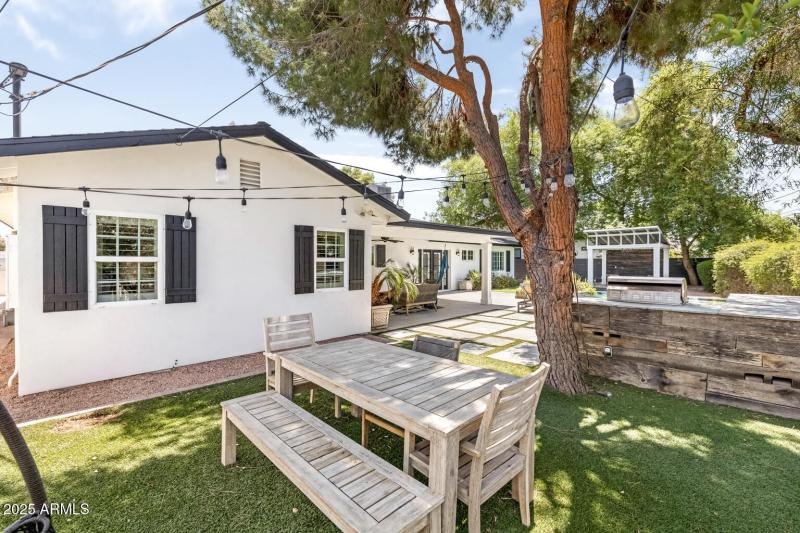 3308 N 51st St Phoenix - 402