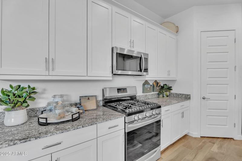 18-web-or-mls-21934 E lords Court-15