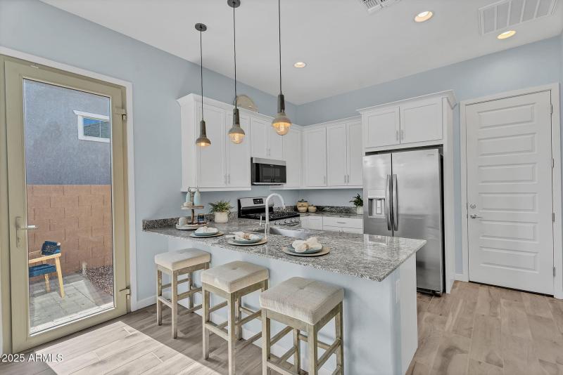 22-web-or-mls-21934 E lords Court-19