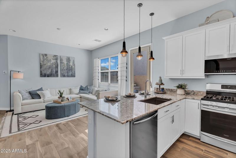 24-web-or-mls-21934 E lords Court-21