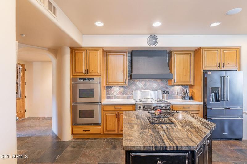 007_Kitchen Huge Island