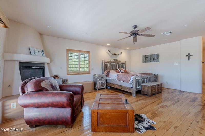 030_Huge Master Suite