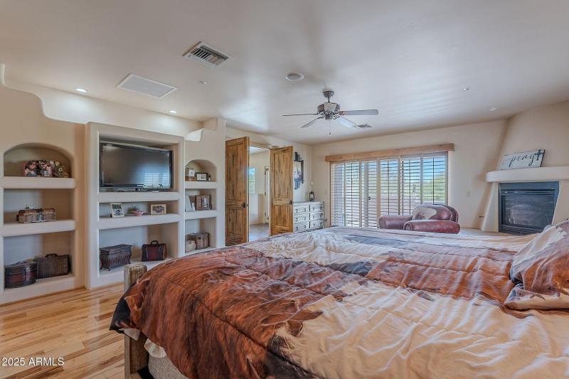 032_Huge Master Suite