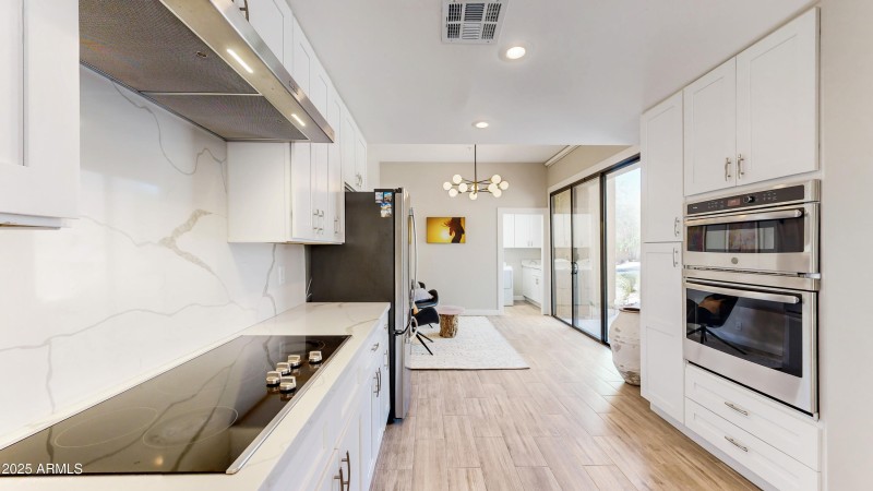 Kitchen w/Breakfast Room